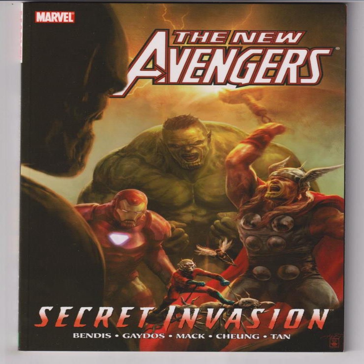 NEW AVENGERS TP VOL 08 SECRET INVASION BOOK 01 "NEW UNREAD"